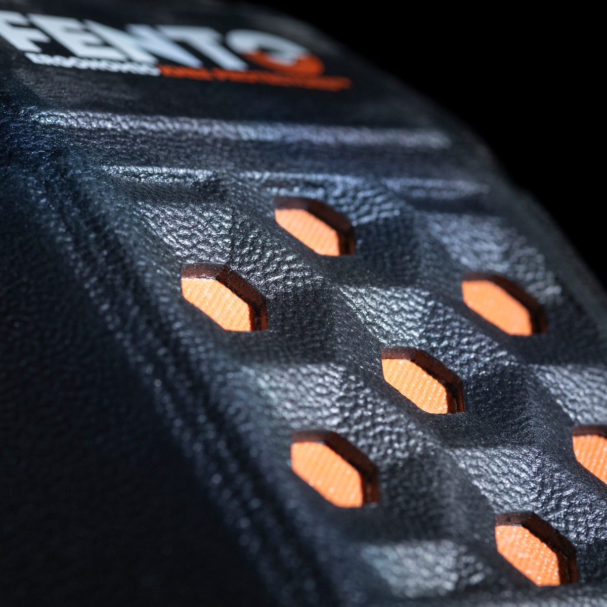 2000x2000_fento_pocket_m2_black_3_-_dakmaterialen.com