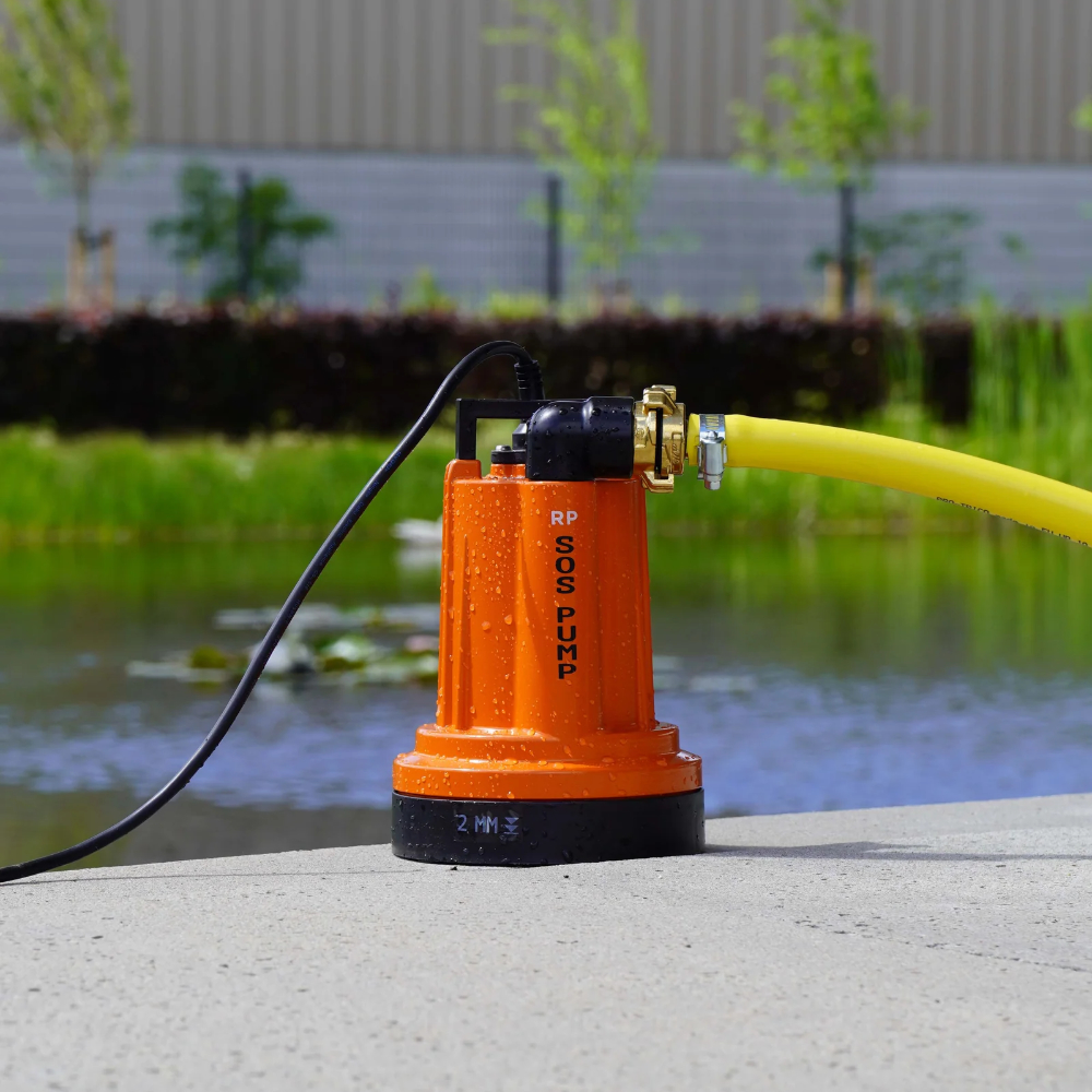 dompelpomp_om_water_af_te_zuigen_1